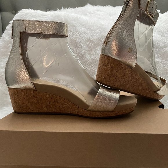 UGG | Shoes | Ugg Zoe Ii Gold Metallic 